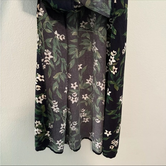 Marine Layer Emlyn Wrap Dress Midi Length Wrap Dress Black Floral SZ Medium - Picture 8 of 13